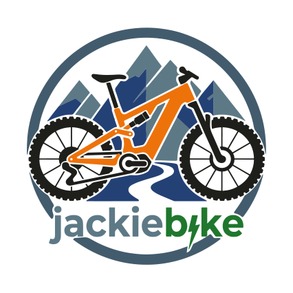 Logo wypożyczalni rowerów elektrycznych MTB jackiebike