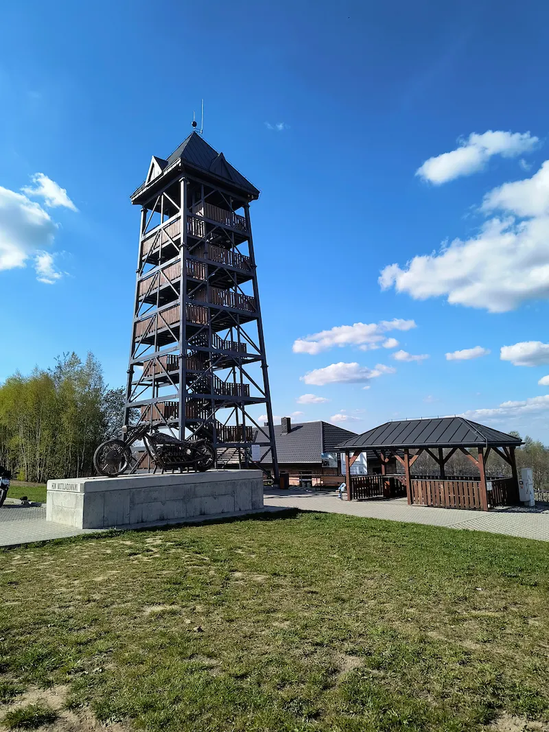 Podjazd pod wieżę widokową Bocheniec